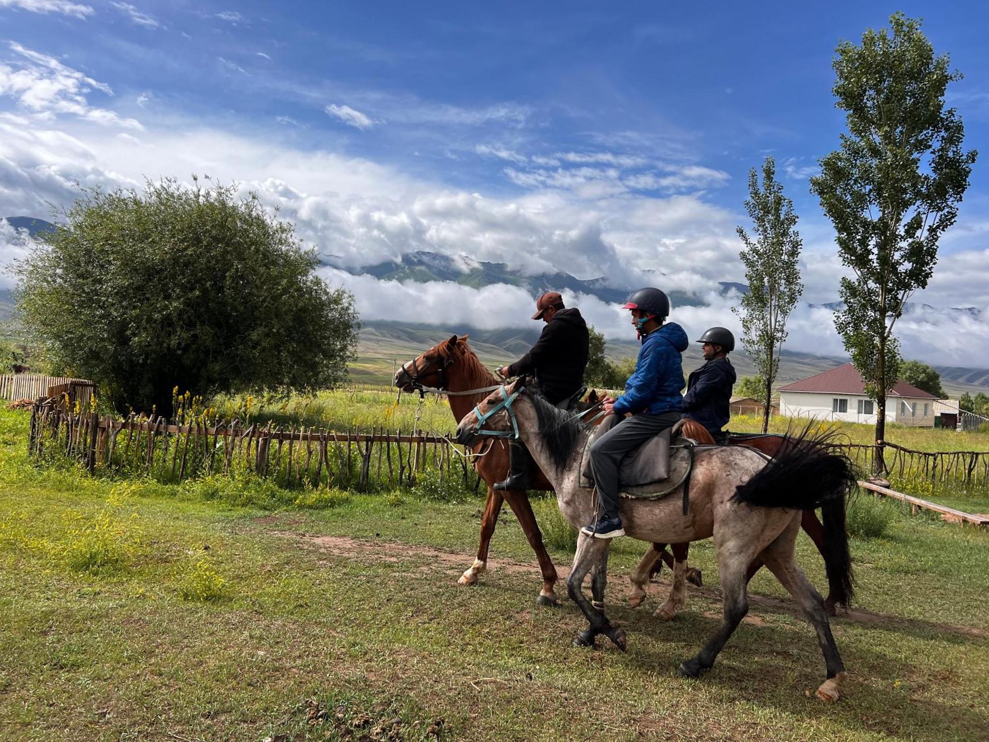 Kyzart Hotel & Horse Tours Bagysh Eksteriør bilde